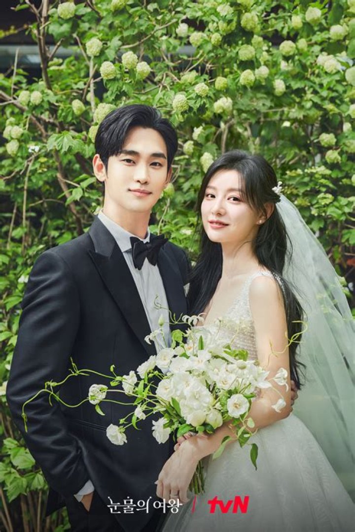 Are Kim Jiwon And Kim Soo Hyun Secretly Dating? Here's The Latest
