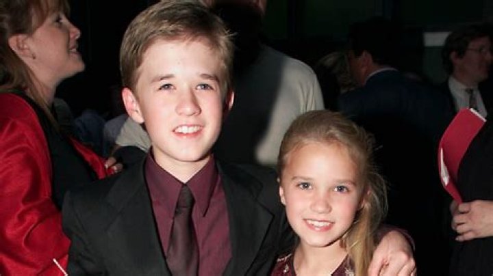 Discovering Emily Osment's Age And Journey Through Stardom