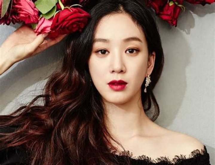 Discovering Jung Ryeo-won: A Multifaceted Talent In The Spotlight