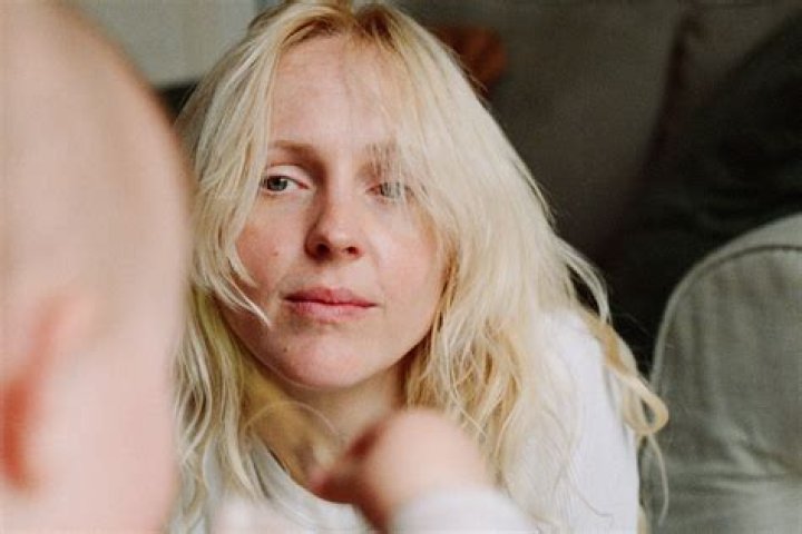 Exploring The Life And Music Of Laura Marling: A Glimpse Into Her Journey With Kids