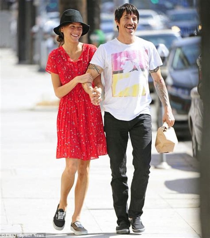 Exploring The Love Life Of Anthony Kiedis: Who Is His Novia?