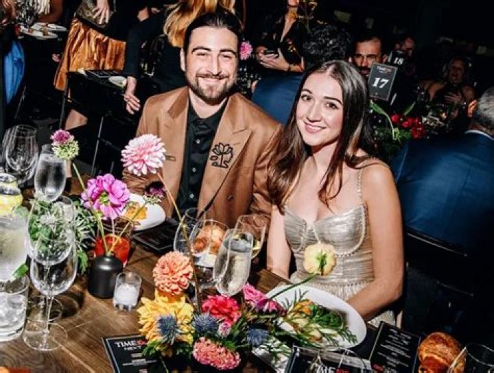Noah Kahan's Wife: A Deep Dive Into His Personal Life