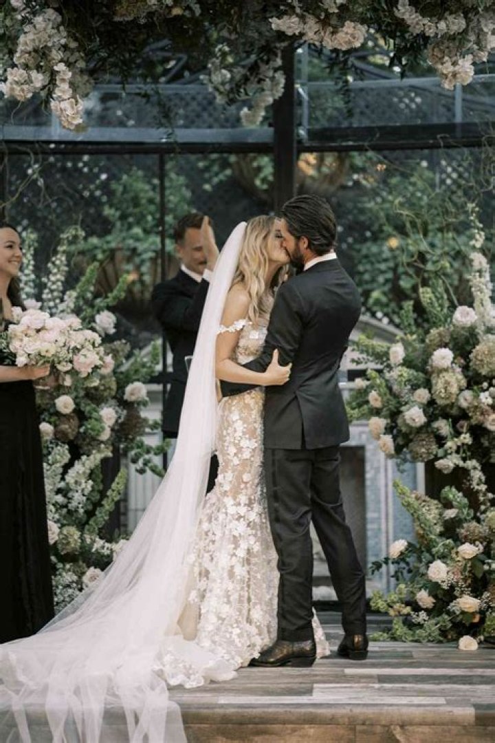 Ryan Bingham's Wife In 2024: Meet His Mysterious Partner