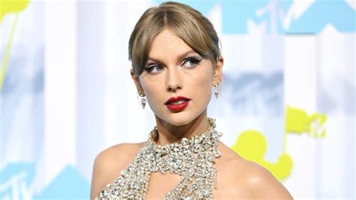 Taylor Swift's Feline Fortune: Unveiling The Net Worth Of Her Beloved Cats