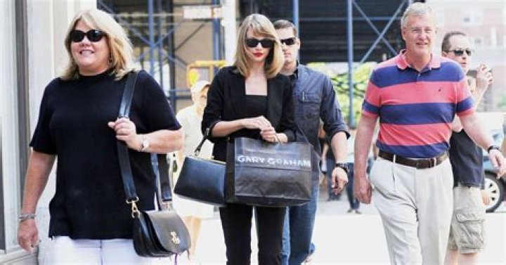Taylor Swift's Parents Married Again: A New Chapter In Their Lives