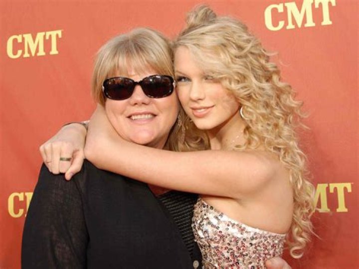Taylor Swift's Parents Tie The Knot Again