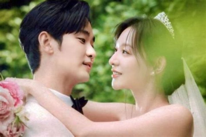 The Rumored Romance Between Kim Soo Hyun And Kim Ji Won: Fact Or Fiction?