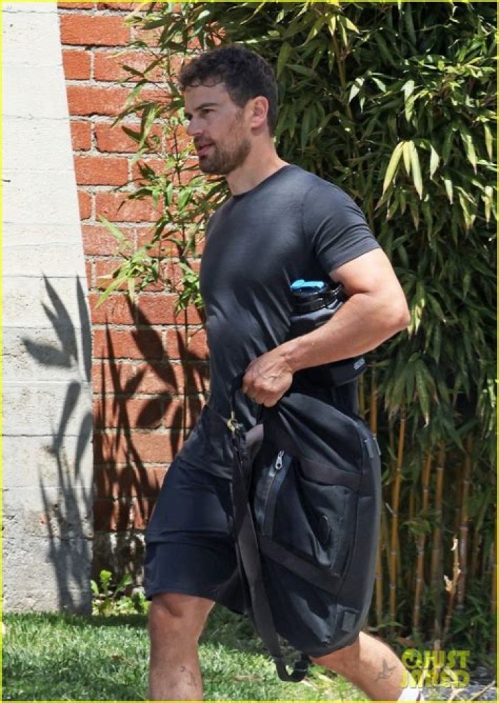 Theo James Workout: Get Ripped Like The Divergent Star