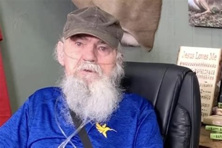 Uncle Si Robertson From Duck Dynasty: A Country Humorous Star