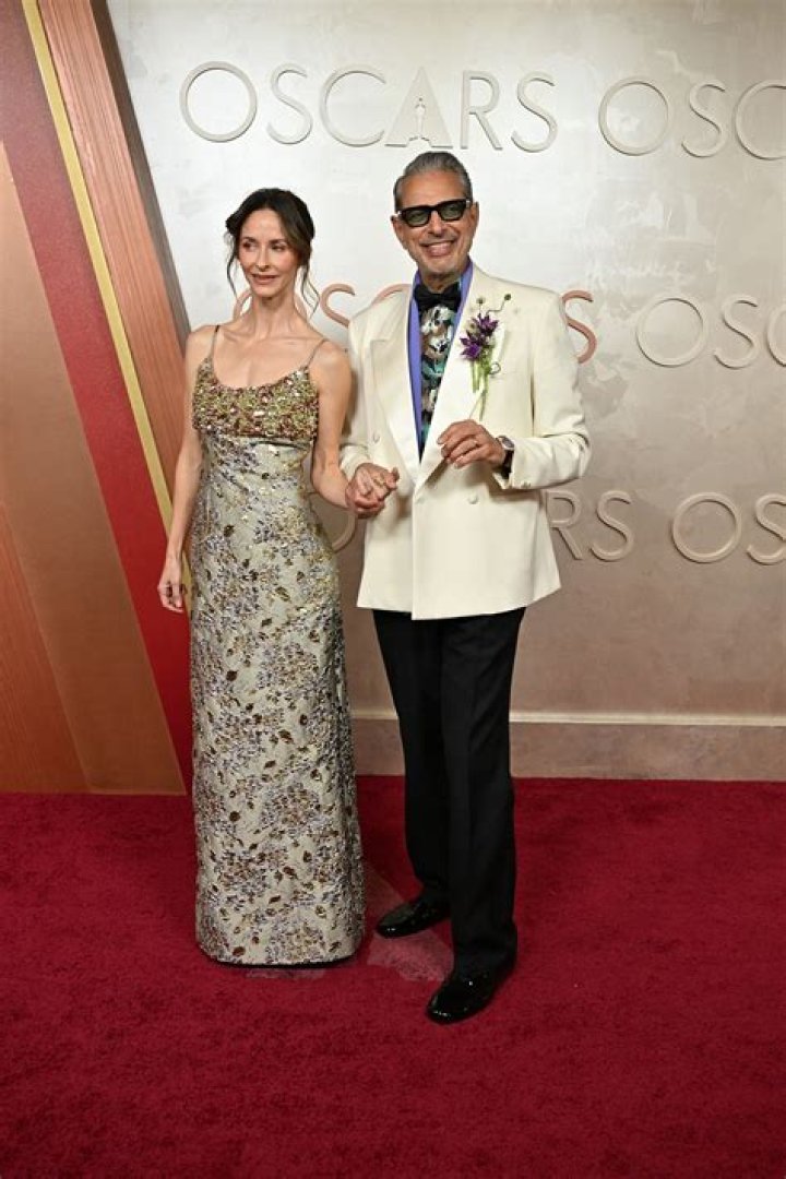 Unveiling The Mystery: How Old Is Jeff Goldblum's Wife?