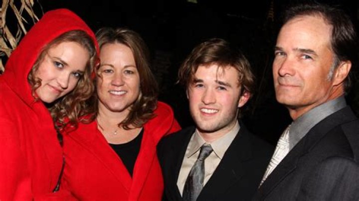 Unveiling The Truth: Does Emily Osment Have A Child?