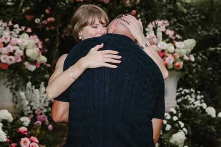 Will Taylor Swift's Parents Rekindle Their Romance?